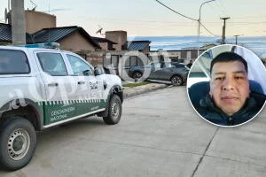 Crimen en la Comisaría Séptima: Gendarmería allanó los domicilios de tres policías en Río Gallegos y secuestró sus celulares Crimen en la Comisaría Séptima: Gendarmería allanó los domicilios de tres policías en Río Gallegos y secuestró sus celulares