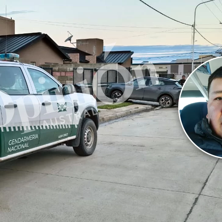 Crimen en la Comisaría Séptima: Gendarmería allanó los domicilios de tres policías en Río Gallegos y secuestró sus celulares Crimen en la Comisaría Séptima: Gendarmería allanó los domicilios de tres policías en Río Gallegos y secuestró sus celulares