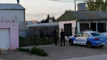 Un joven perdió su sueldo en el casino y tuvo que ser asistido tras arrojarse de un techo en Caleta Olivia Un joven perdió su sueldo en el casino y tuvo que ser asistido tras arrojarse de un techo en Caleta Olivia