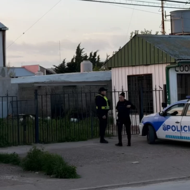 Un joven perdió su sueldo en el casino y tuvo que ser asistido tras arrojarse de un techo en Caleta Olivia Un joven perdió su sueldo en el casino y tuvo que ser asistido tras arrojarse de un techo en Caleta Olivia