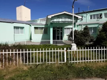Efectivos policiales rescataron a una joven que intentaba atentar contra su vida en 28 de Noviembre Efectivos policiales rescataron a una joven que intentaba atentar contra su vida en 28 de Noviembre