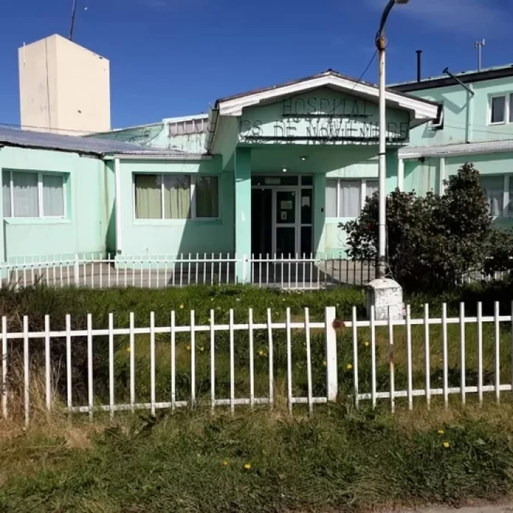 Efectivos policiales rescataron a una joven que intentaba atentar contra su vida en 28 de Noviembre Efectivos policiales rescataron a una joven que intentaba atentar contra su vida en 28 de Noviembre