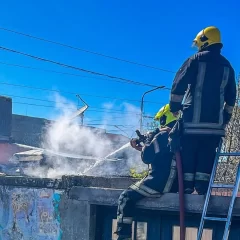 Río Gallegos: un vecino quemaba basura en su parrilla y debió intervenir bomberos