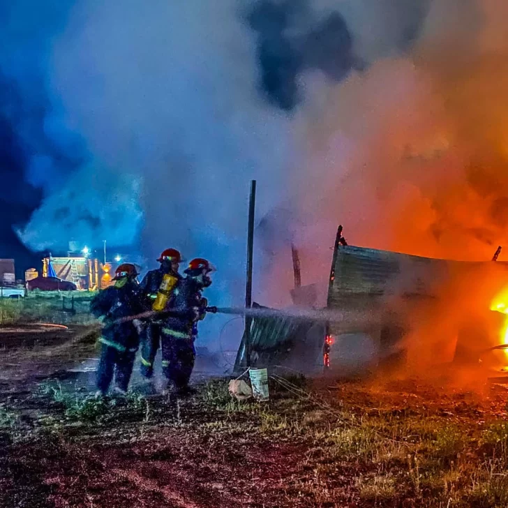 Caleta Olivia: confirmaron que el incendio de una vivienda fue intencional y el damnificado señaló a un sospechoso Caleta Olivia: confirmaron que el incendio de una vivienda fue intencional y el damnificado señaló a un sospechoso