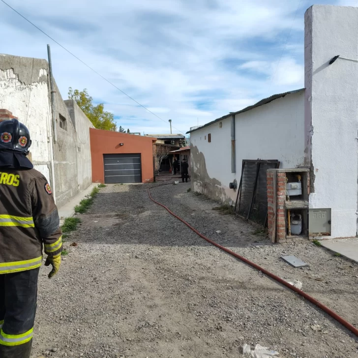 Tragedia en Las Heras: una joven de 22 años murió en un incendio y un hombre permanece internado en terapia intensiva