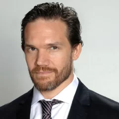 Juan Gil Navarro estalló contra el público en plena función de teatro: “Pagar no da derecho a hacer lo que uno quiere”