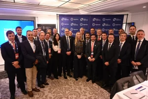 Karina Milei encabezó en París una ronda de negocios para ampliar las exportaciones de langostinos y vieiras Karina Milei encabezó en París una ronda de negocios para ampliar las exportaciones de langostinos y vieiras