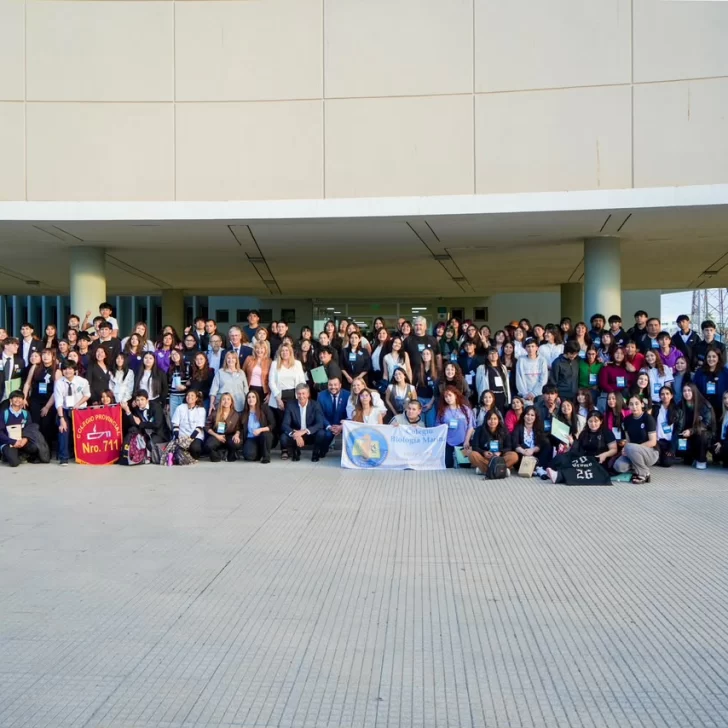 “Voz Joven en la Legislatura”: por primera vez, estudiantes de escuelas secundarias de Chubut debatieron en el recinto “Voz Joven en la Legislatura”: por primera vez, estudiantes de escuelas secundarias de Chubut debatieron en el recinto