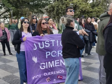 La madre de Gimena, asesinada en Las Heras, presente en la marcha de “basta de femicidios”: qué pasó con el juicio La madre de Gimena, asesinada en Las Heras, presente en la marcha de “basta de femicidios”: qué pasó con el juicio