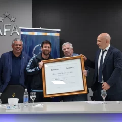Messi fue distinguido como Doctor Honoris Causa por la UBA antes de su despedida