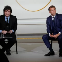Macron recibió a Milei en el Palacio del Elíseo junto a gobernadores argentinos