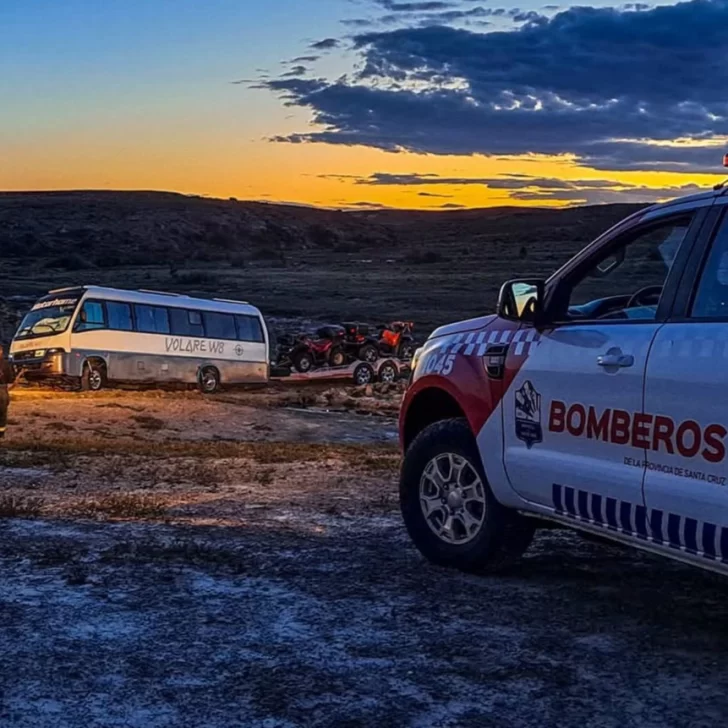 Rescataron a cuatro turistas que habían quedado varados en un motorhome en Puerto Deseado Rescataron a cuatro turistas que habían quedado varados en un motorhome en Puerto Deseado