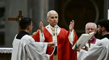 El Vaticano anunció que a León XIV le extirparon un tumor maligno durante la operación El Vaticano anunció que a León XIV le extirparon un tumor maligno durante la operación