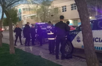 Un llamado por disturbios derivó en la detención de un sujeto con pedido de captura en la plaza San Martín Un llamado por disturbios derivó en la detención de un sujeto con pedido de captura en la plaza San Martín