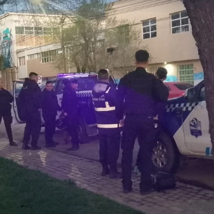 Un llamado por disturbios derivó en la detención de un sujeto con pedido de captura en la plaza San Martín Un llamado por disturbios derivó en la detención de un sujeto con pedido de captura en la plaza San Martín
