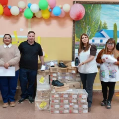 Se entregaron más de 350 pares de zapatillas en Lago Posadas y Los Antiguos