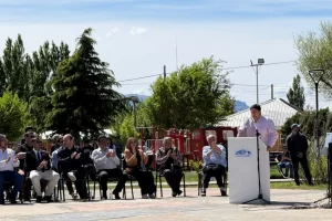 El gobernador Claudio Vidal acompañó a Lago Posadas en su 67° aniversario El gobernador Claudio Vidal acompañó a Lago Posadas en su 67° aniversario