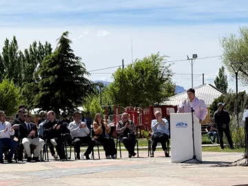 El gobernador Claudio Vidal acompañó a Lago Posadas en su 67° aniversario El gobernador Claudio Vidal acompañó a Lago Posadas en su 67° aniversario