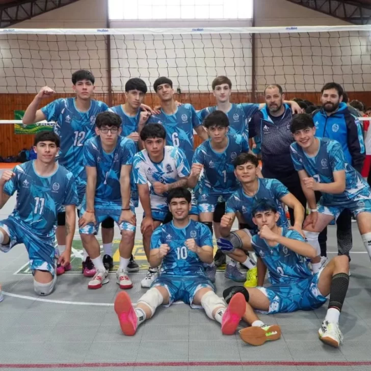 La Araucanía comenzó con doble triunfo para el vóley masculino de Santa Cruz La Araucanía comenzó con doble triunfo para el vóley masculino de Santa Cruz