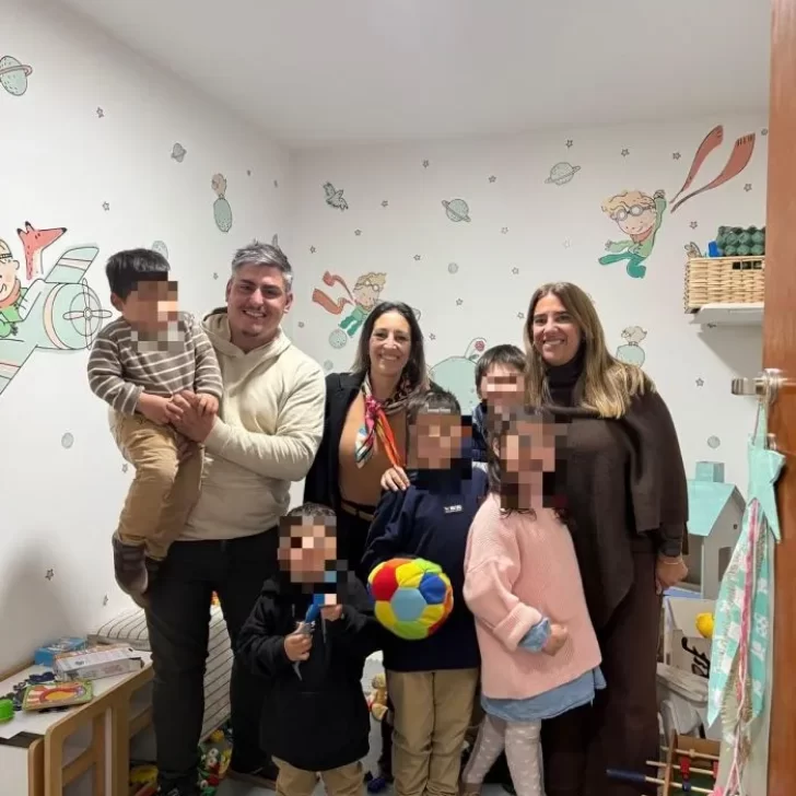 Primer Día de la Madre tras adoptar a cinco hermanitos Primer Día de la Madre tras adoptar a cinco hermanitos