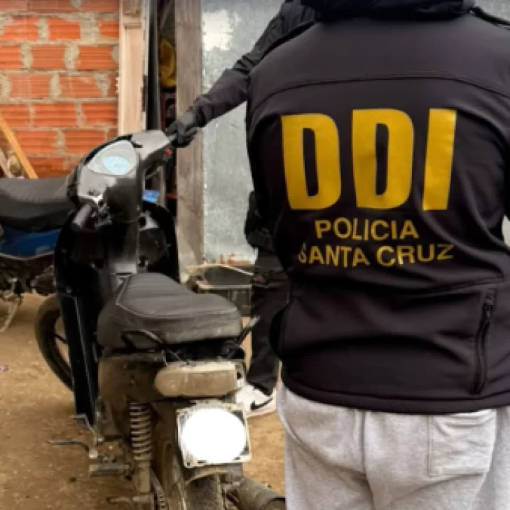 Recuperaron una moto robada durante un allanamiento en Caleta Olivia Recuperaron una moto robada durante un allanamiento en Caleta Olivia