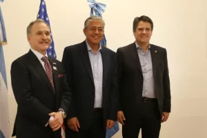 Figueroa recibió al embajador de Estados Unidos y destacó el potencial energético de Neuquén Figueroa recibió al embajador de Estados Unidos y destacó el potencial energético de Neuquén