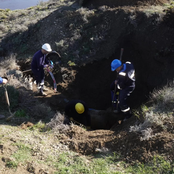 Se volvió a romper el acueducto de Río Gallegos: detectaron una fisura en la cañería principal Se volvió a romper el acueducto de Río Gallegos: detectaron una fisura en la cañería principal