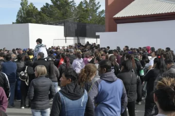 Río Gallegos despidió a los hermanitos José y “Leo” en una jornada de profundo dolor Río Gallegos despidió a los hermanitos José y “Leo” en una jornada de profundo dolor